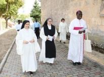 Madre Ana acompaando al obispo de Gitega - 