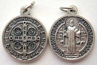 FOTOLas dos caras de la medalla de san Benito