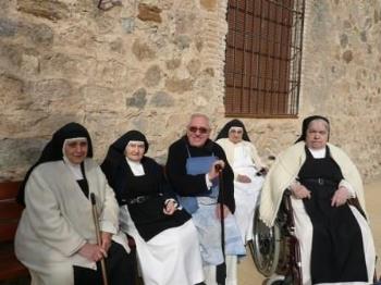 FOTONUESTRAS MAYORES CON SU PADRE CAPELLN