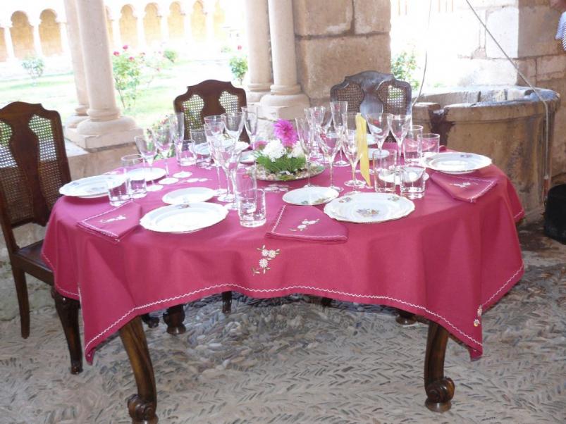 FOTOComo teln de fondo el claustro