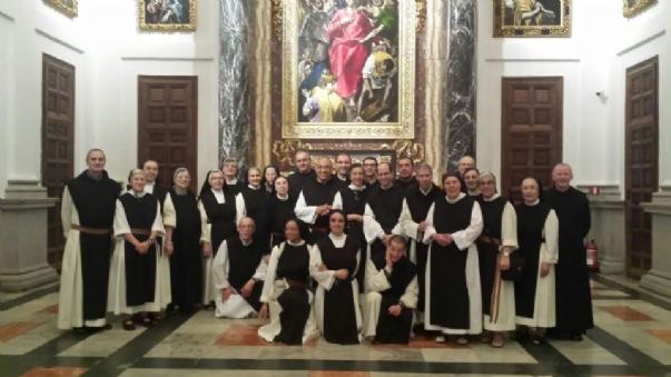 FOTO:Parte del grupo frente a un lienzo del Greco, en la catedral de Toledo FOTOParte del grupo frente a un lienzo del Greco, en la catedral de Toledo