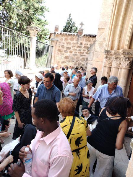 Convite fraterno en el atrio de la Iglesia conventual.